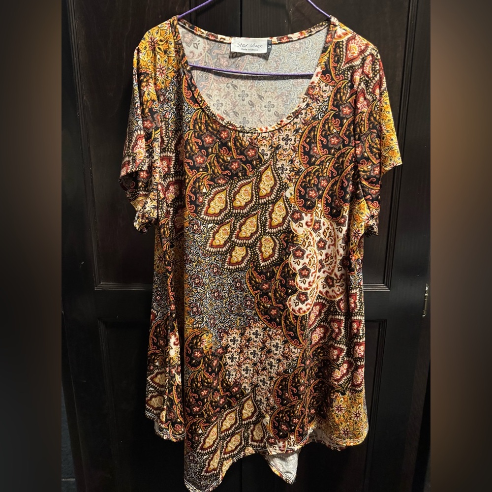 Star Vixen Multicolor Paisley Short Sleeve Top